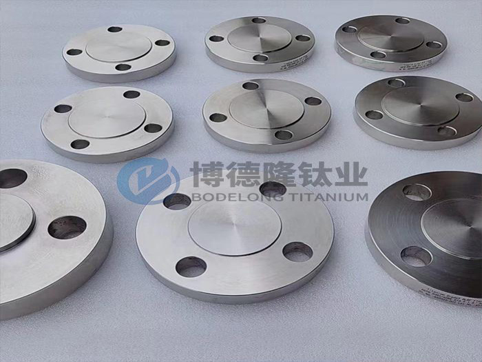 如何避免铸造过程中钛法兰砂眼的形成？