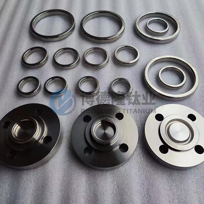 钛法兰的材料特性‌！